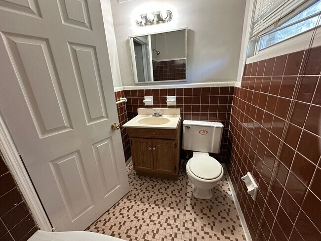 Building Photo - 3 bedrooms - West Augusta Rental – (30909) Living room, and den-Convenient location close to shop...