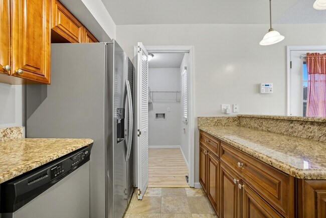Building Photo - 712 Biltmore Dr