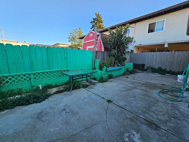 Building Photo - 20th Street