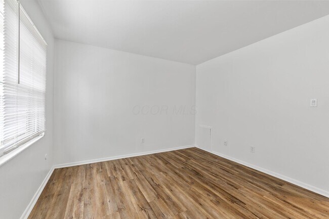 Building Photo - 106 Tarryton Ct E