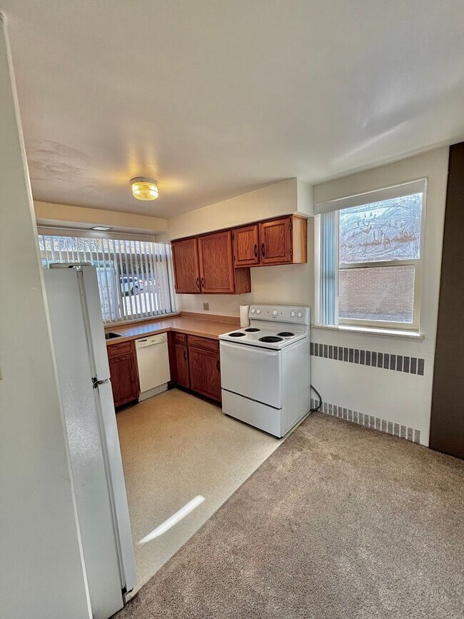 Building Photo - 1221 Illinois St