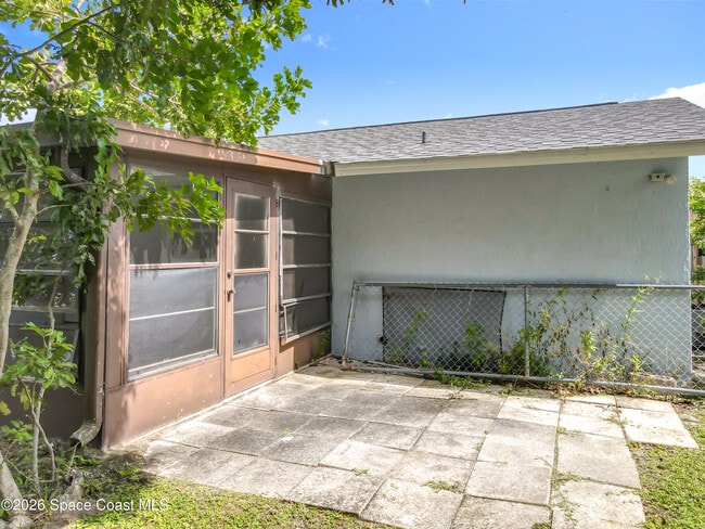 Building Photo - 760 Becker Ave NE