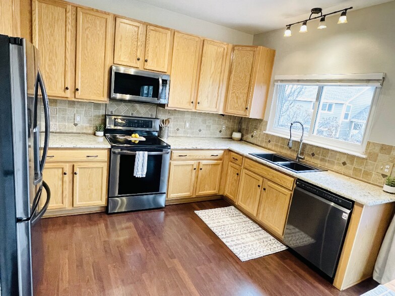 Building Photo - 2446 S Gibralter Way