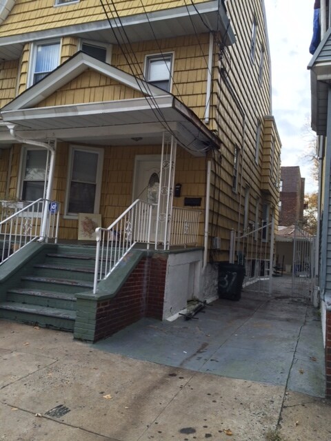 Building Photo - 37 Gautier Ave