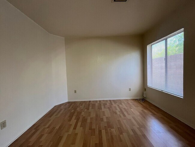 Building Photo - Charming 2 Bedroom, 2 Bathroom Home for Rent!