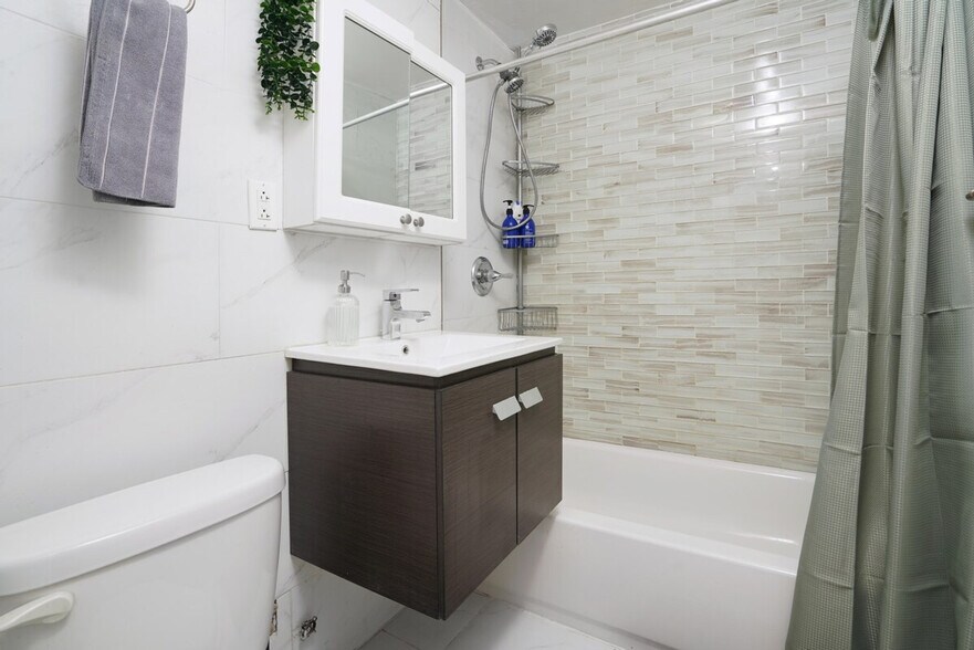 Building Photo - 227 E 30th St