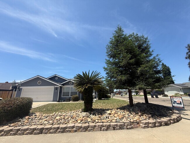 Building Photo - ***JUST REDUCED!!!*** 3-bedroom, 2-bath home in Visalia, CA!