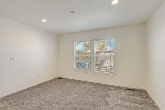 Building Photo - 10 Vandalay St