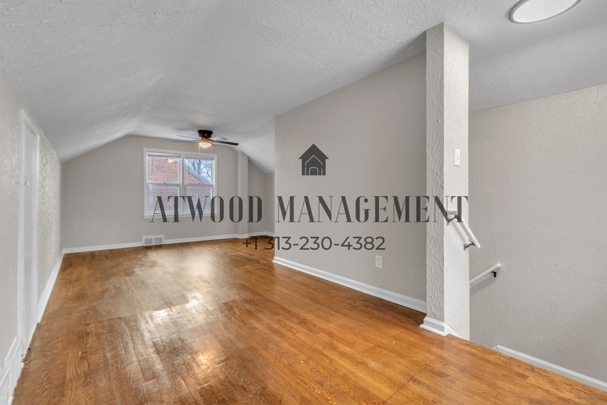 Building Photo - This beautifully updated 3-bedroom, 1-bath single-family home is ready for move-in!