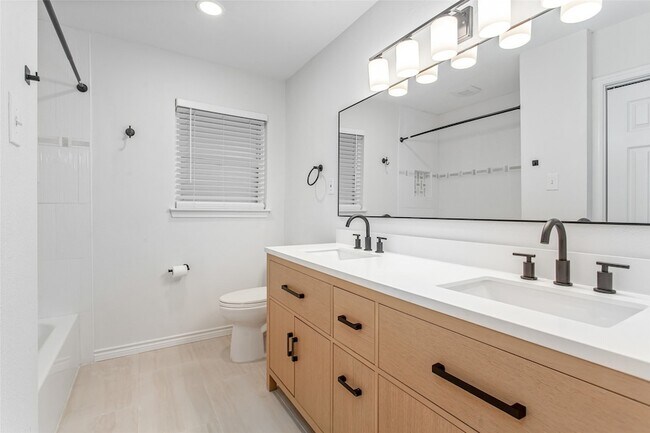 Building Photo - 6737 Lakefair Cir