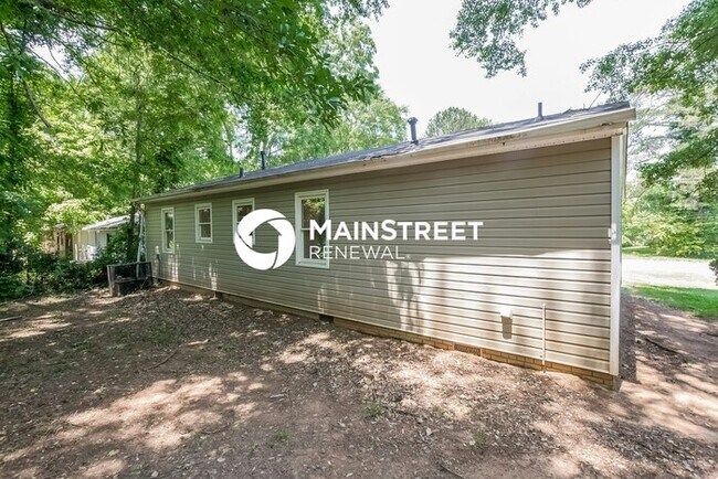 Building Photo - 4 Bedroom Pet-Friendly Home in Atlanta, GA with Main Street Renewal