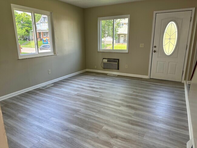 Building Photo - 1603 Woodland Ave NW