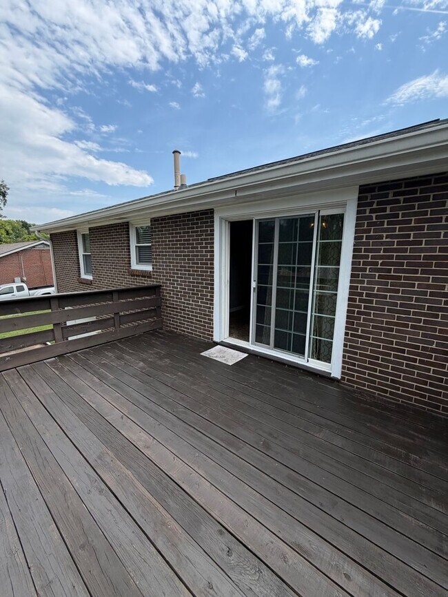 Building Photo - 160 E Regent Dr