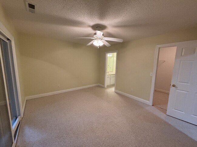 Building Photo - 285 Merion Cir