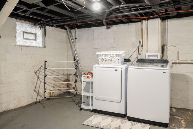 Building Photo - 975 Heyl Ave