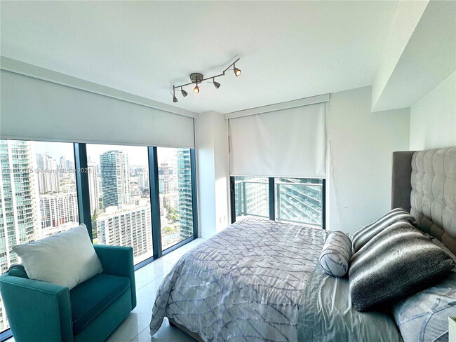 Building Photo - 3131 NE 7th Ave