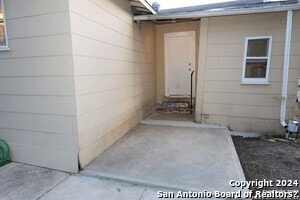 Building Photo - 1135 Gladstone Ave