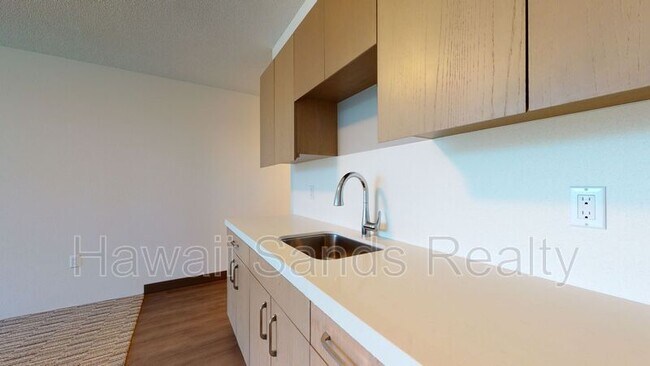 Building Photo - 7000 Hawaii Kai Dr