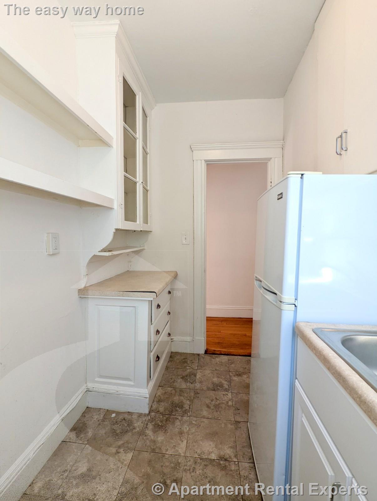 Building Photo - 170 Maple St