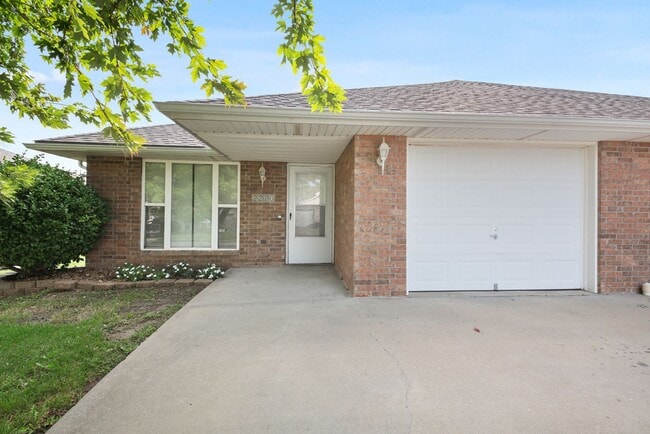 Building Photo - 3 Bedroom 2 Bath - Pleasant Hill