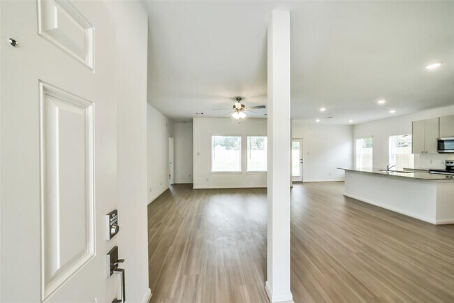 Building Photo - 11615 Moltere Dr