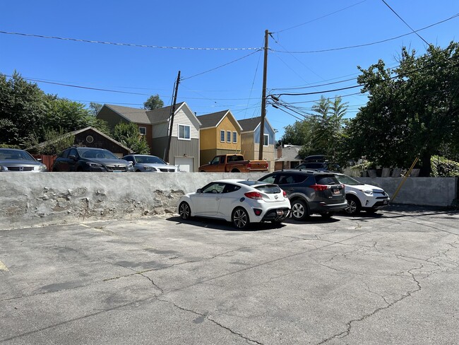 Building Photo - 808 E 300 S