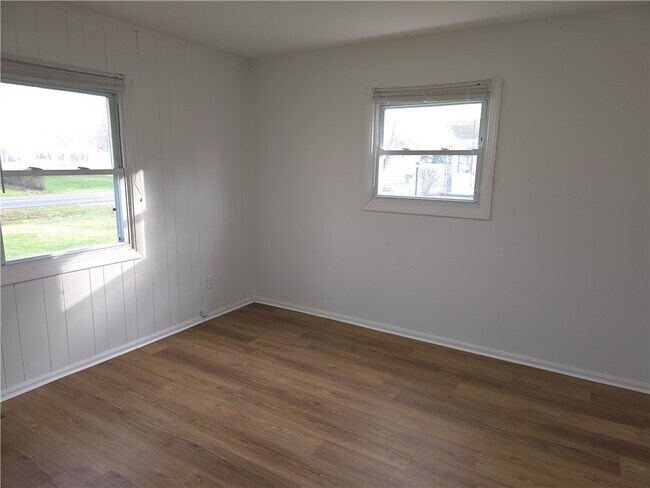 Building Photo - 379 Hollybrook Rd