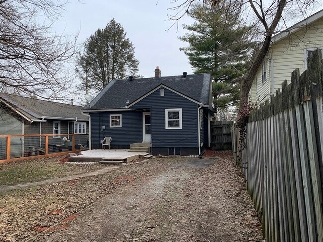 Building Photo - PENDING-Charming & Updated Bungalow in SoBro!