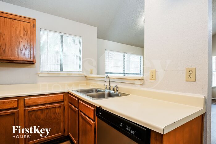 Building Photo - 922 Ramblewood Dr