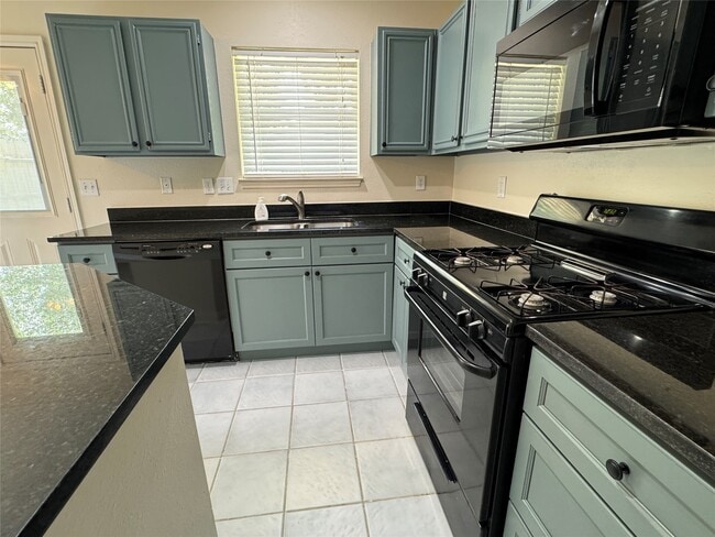 Building Photo - 14707 Cypress Meadow Dr