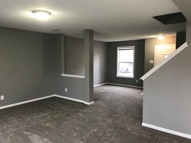 Building Photo - Franklin IN - 4 BR home