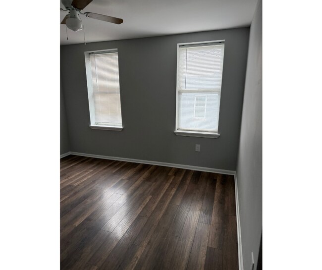 Building Photo - 3325 E Monument St