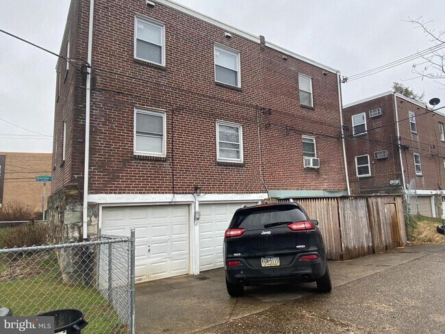 Building Photo - 6434 Oxford Ave