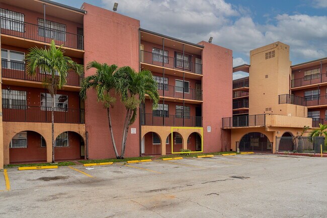 Building Photo - 6620 W 2nd Ct