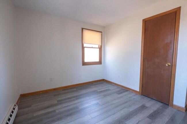 Building Photo - 54 Price St