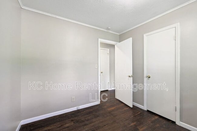 Building Photo - 5336 Appleton Ave