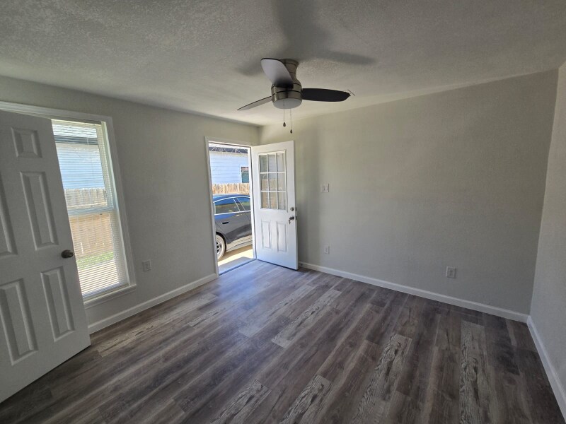 Building Photo - 629 S Gevers St
