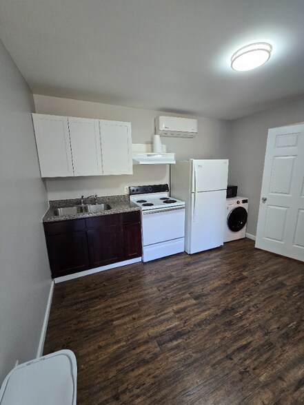 Primary Photo - 215 N Harrisburg Ave