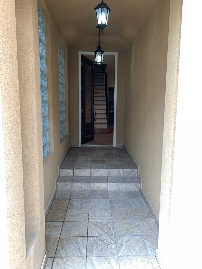 Building Photo - 2210 Bellefontaine