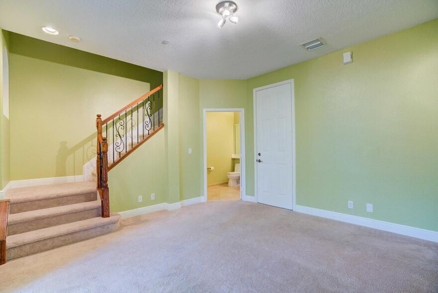 Building Photo - 5113 Artesa Way S