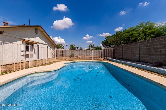 Building Photo - 4001 W Libby St