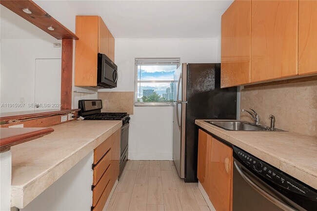 Building Photo - 631 Jefferson Ave