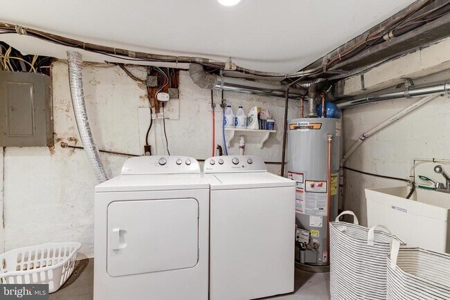 Building Photo - 241 Lynhaven Dr