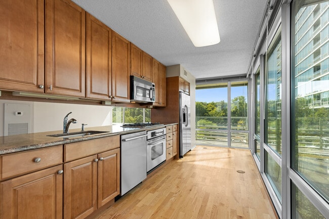 Building Photo - 9715 Woods Dr