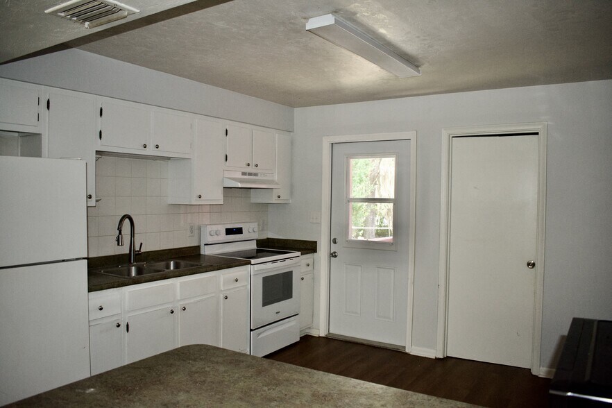 Building Photo - 2351 SW 32nd Pl