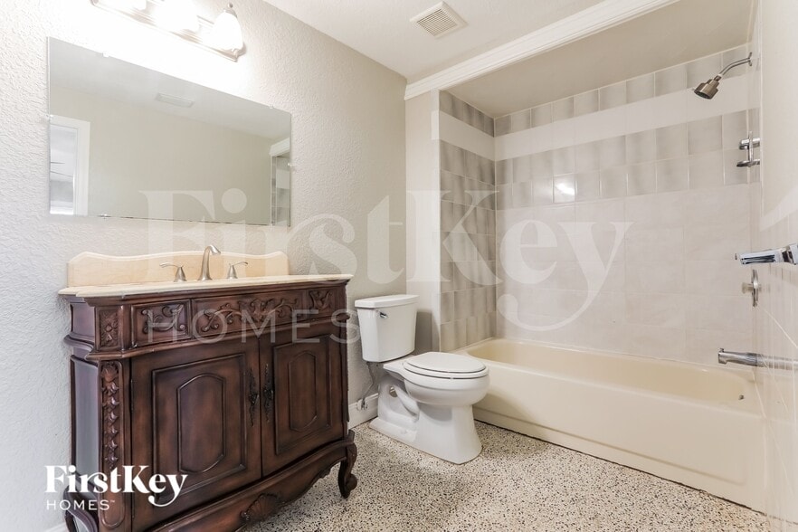 Building Photo - 19242 Edgewater Dr