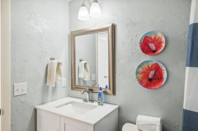 Building Photo - 5710 Sunset Ave