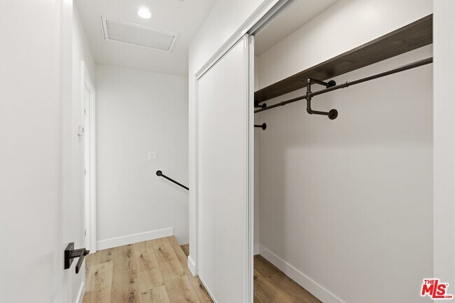 Building Photo - 8337 Gladbeck Ave