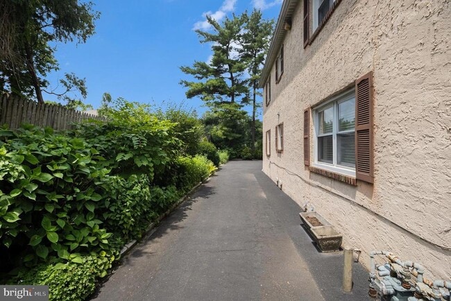 Building Photo - 805 Wyndmoor Ave