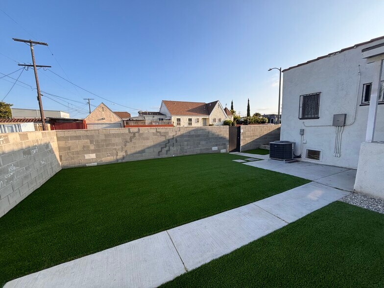 Building Photo - 7530 S Hobart Blvd